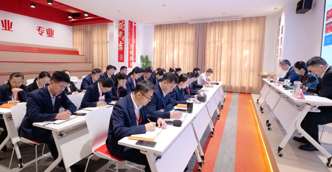 上海東方龍商務(wù)集團(tuán)召開一季度干部會議，剖析發(fā)展現(xiàn)狀，明確“奔跑二季度”沖刺方向