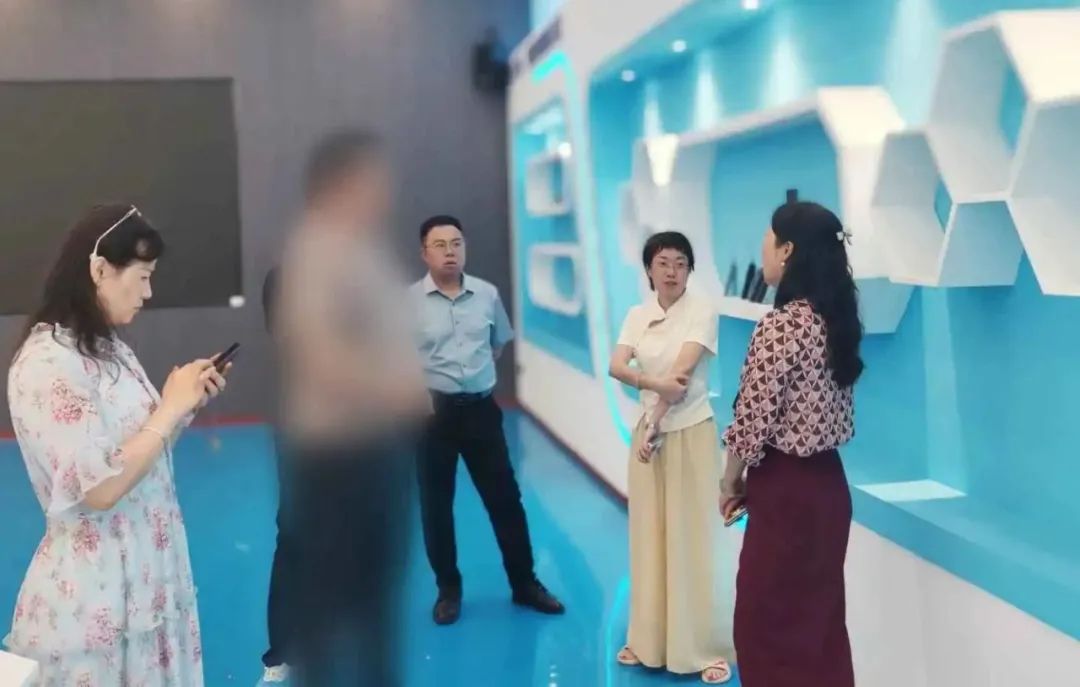 細分領(lǐng)域“單項冠軍”企業(yè)！高端柔性電子擴建投資選址項目方反向考察四川某地方政府